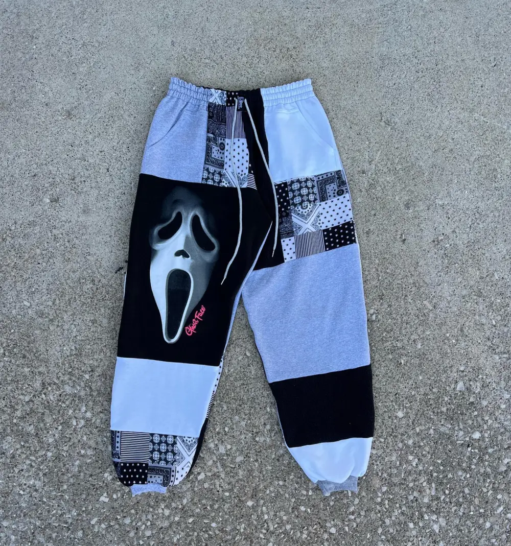 Black sweatpants how perfect and cozy piece for your Halloween day