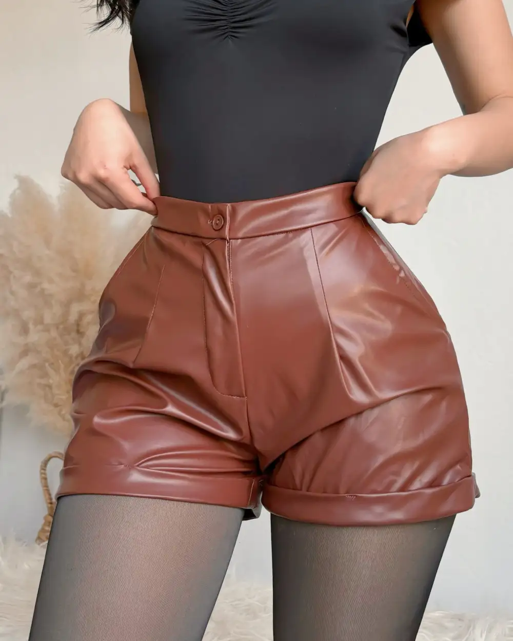 RENE PLEATHER SHORTS (OLIVE)