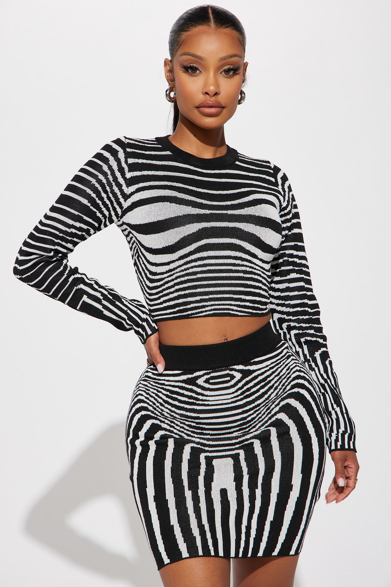 Pure Charm Sweater Skirt Set - Black/White