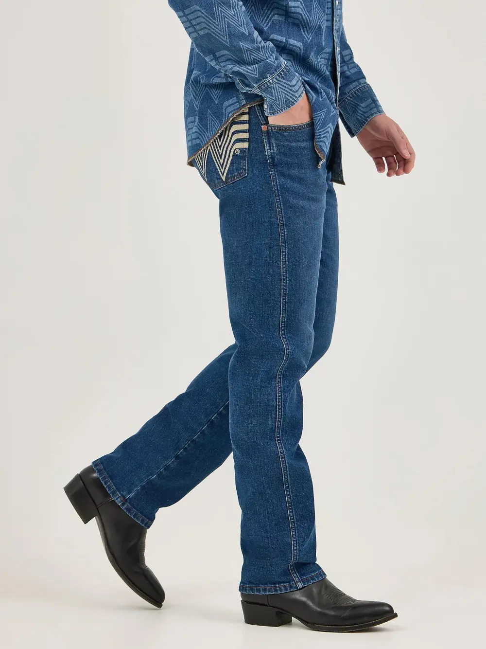 WRANGLER X WHATABURGER SLIM STRAIGHT LEG RETRO JEAN IN RODEO DUST FADE