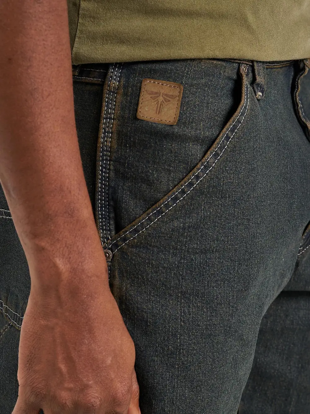 WRANGLER X THE LAST OF US CARPENTER JEAN IN DARK VINTAGE