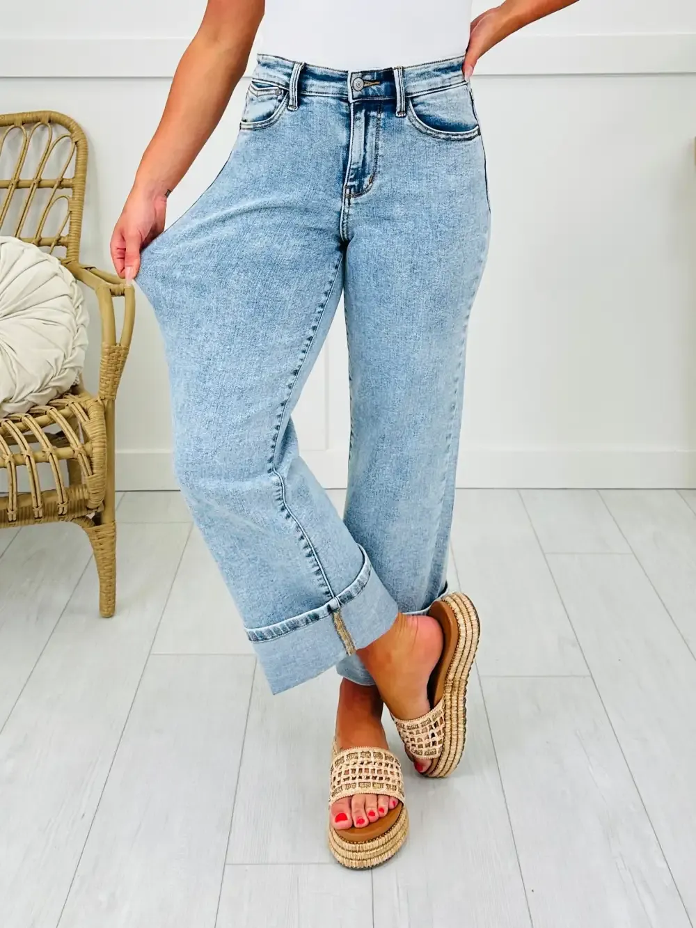 Judy Blue Caught Feelings Straight Fit Jeans