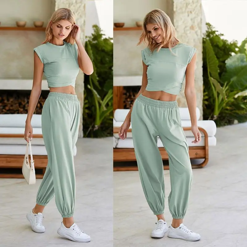 Women’s 2-Piece Tracksuit – Crop Top & Jogger Pants with Pockets | Minimalist Sportswear