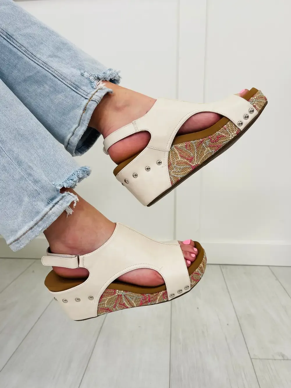 Hibiscus Heights Wedges In White