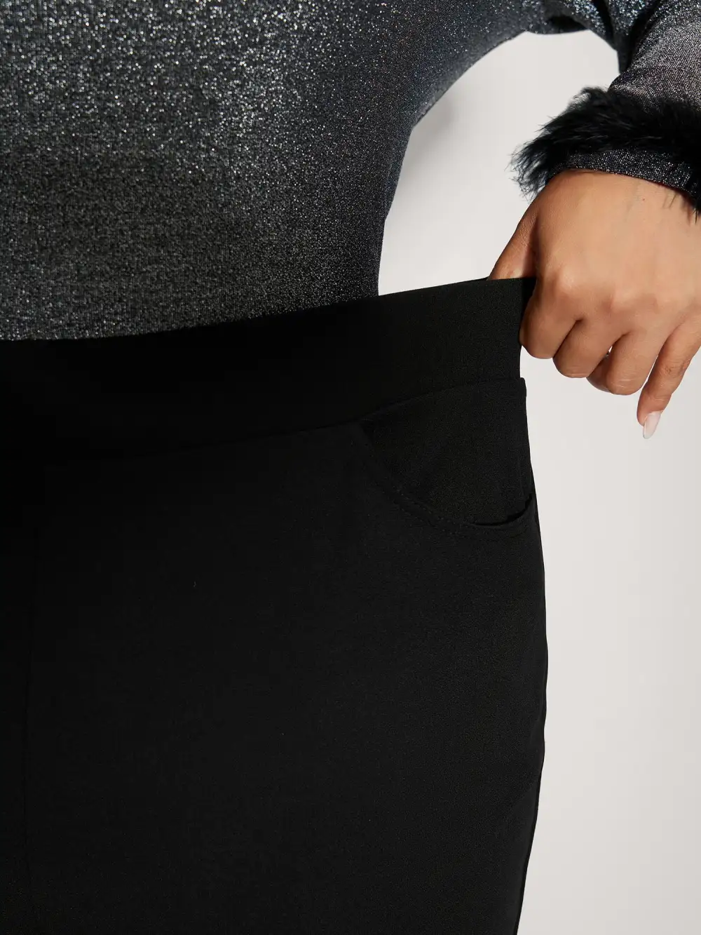 Stretchy Diamond Detail Hem Pants