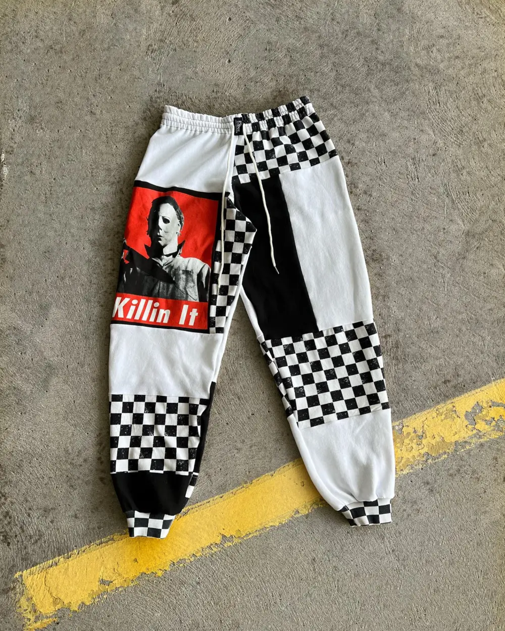 Black sweatpants how perfect and cozy piece for your Halloween day