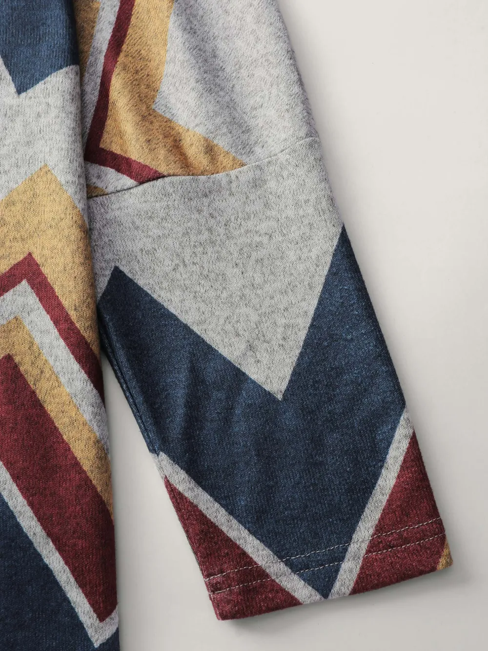 Geometric Print V-Neck Knit Top