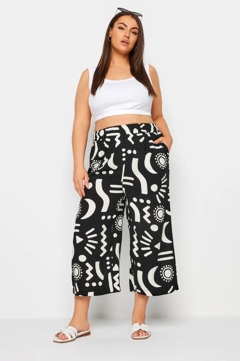 YOURS Curve Green Leaf Print Cropped Trousers