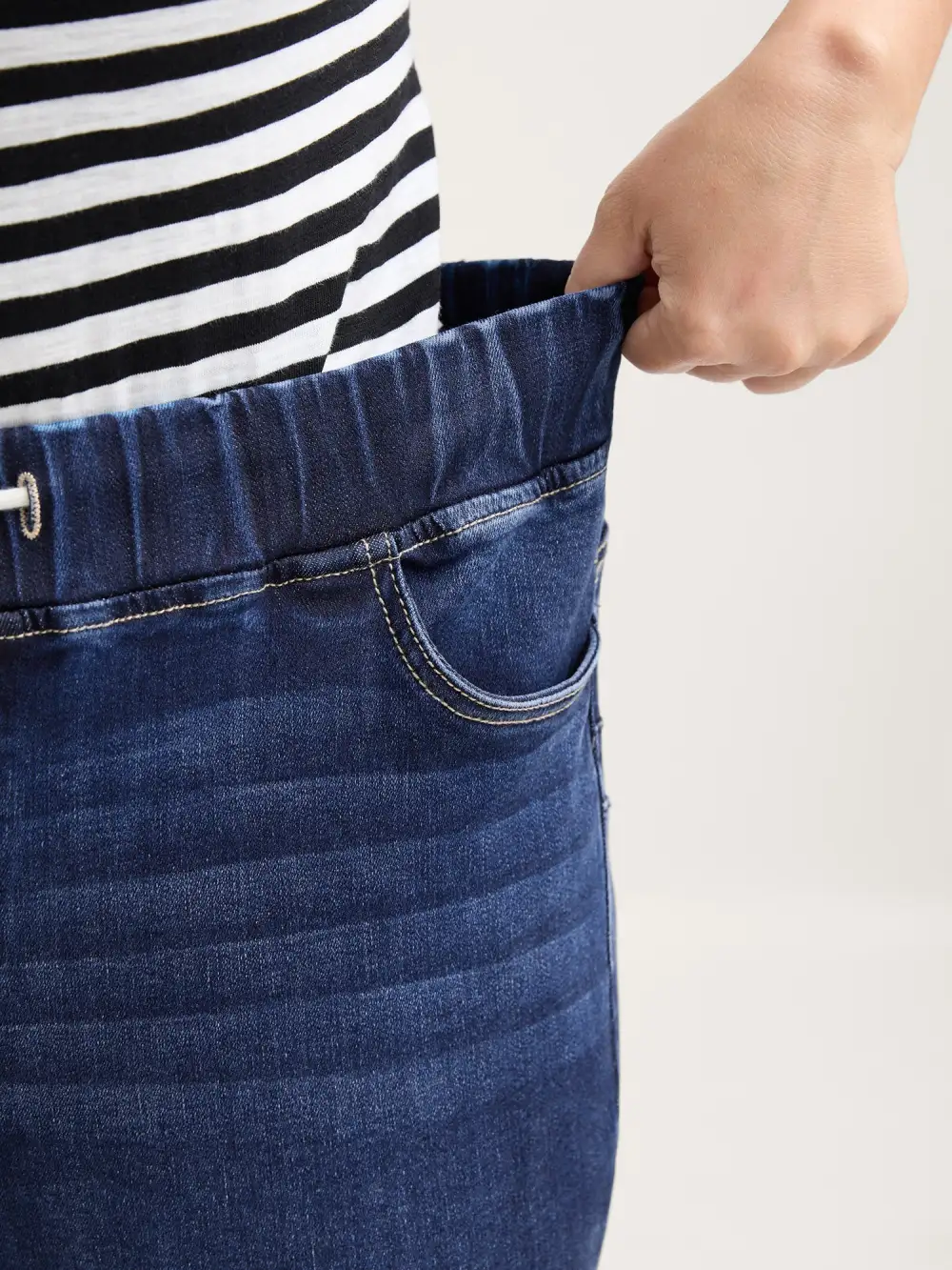 Drawstring Stretchy Waist Skinny-Fit Jeans