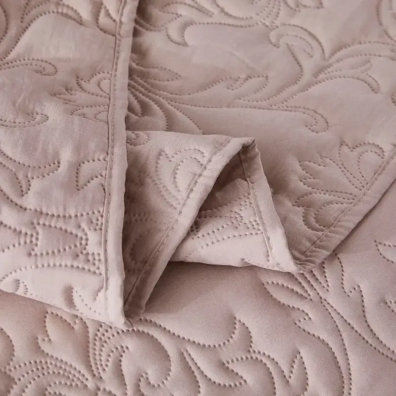 CloudNine‌ ‌Quilted‌ ‌Bed‌ ‌Set‌ ‌