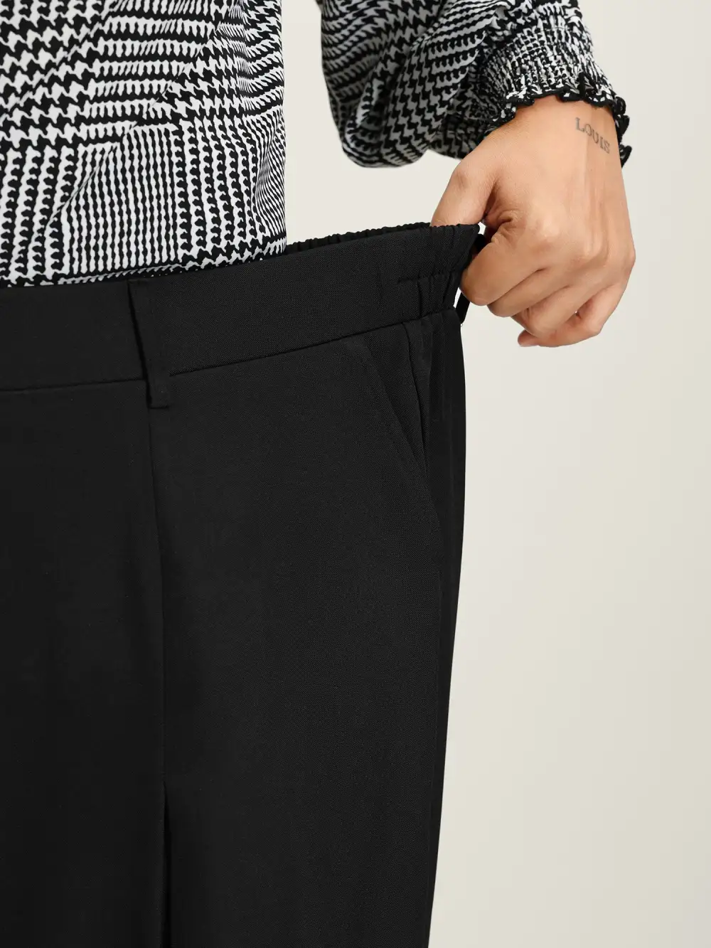 Plain Pleated Details Wide-Leg Pants