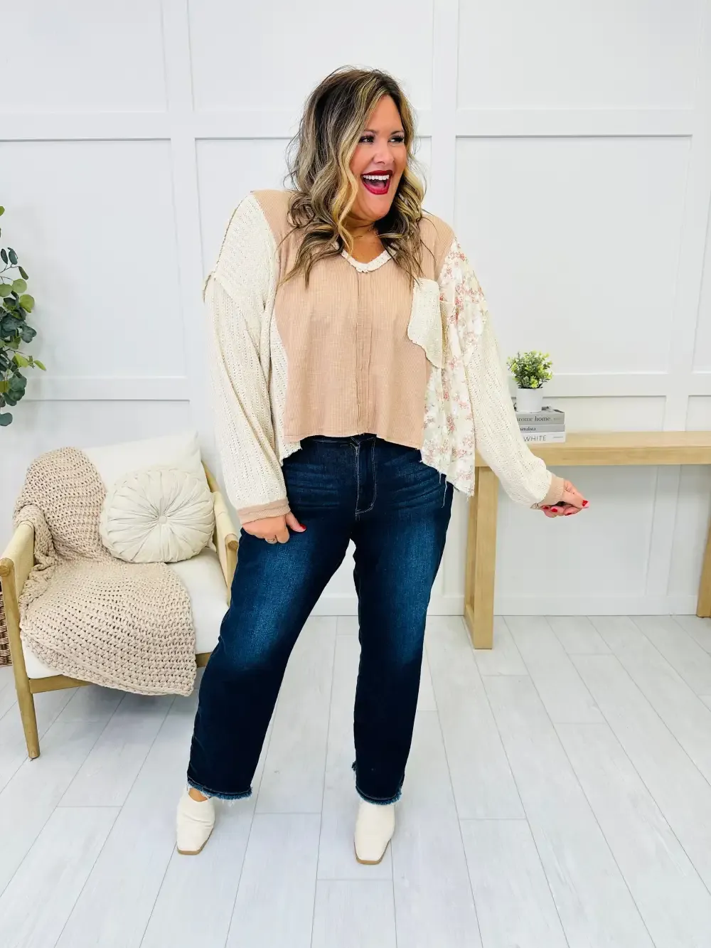 Judy Blue Keep You in The Dark Straight Leg Jeans in Reg/Curvy