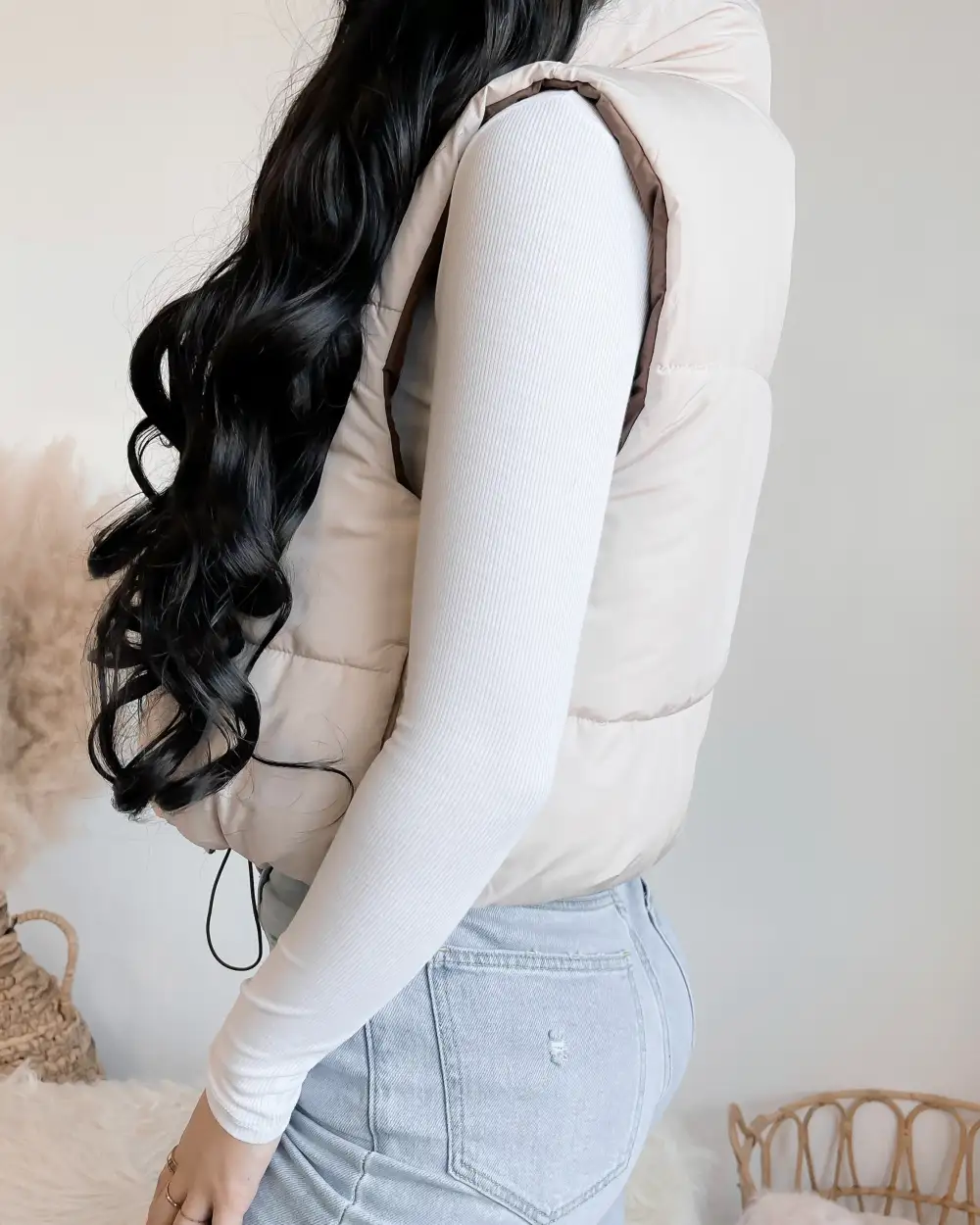 REVERSIBLE!! GIVE YOU CHILLS PUFFER VEST (BLACK/CREAM)