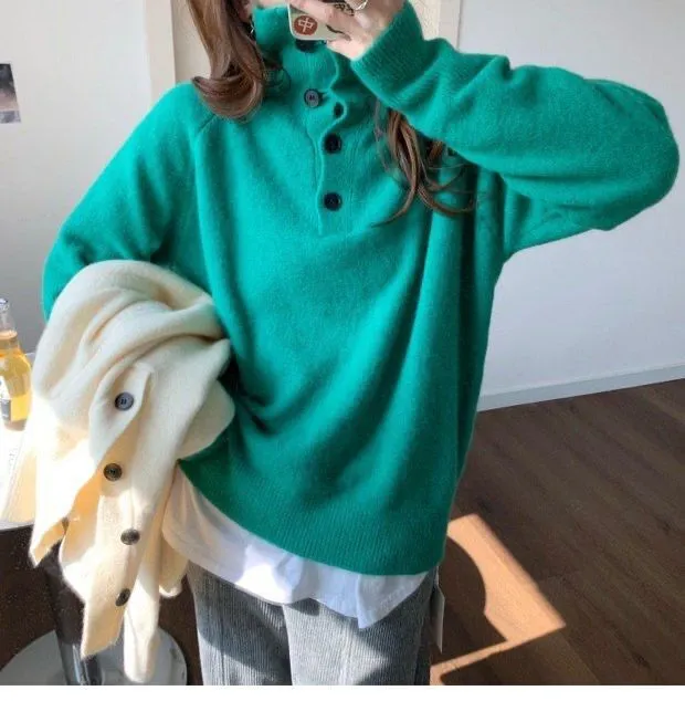 Sweet and gentle turtleneck button-down sweater