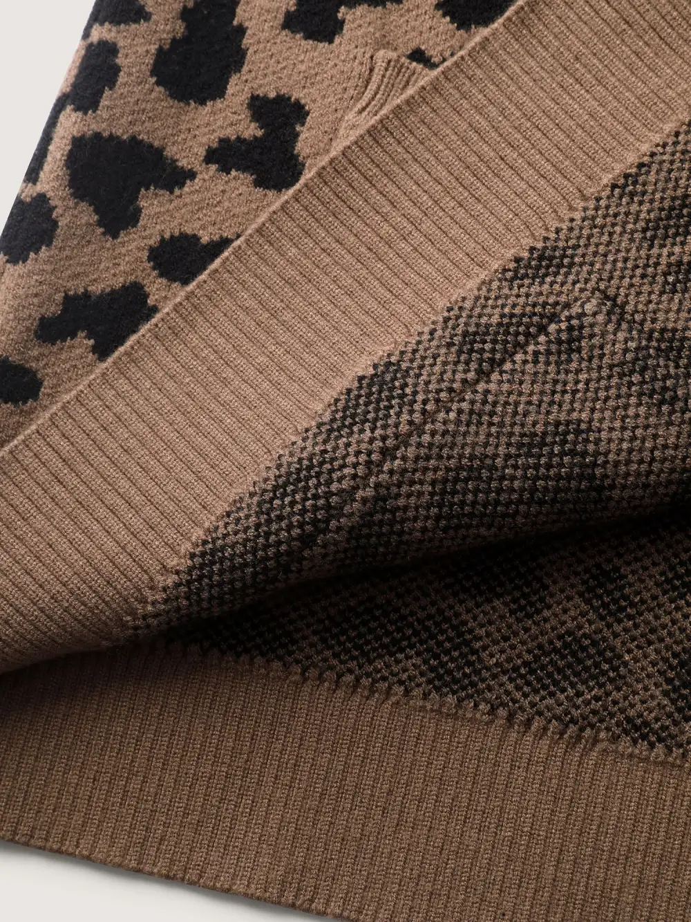 Supersoft Leopard Print Pockets Contrast Knit Cardigan