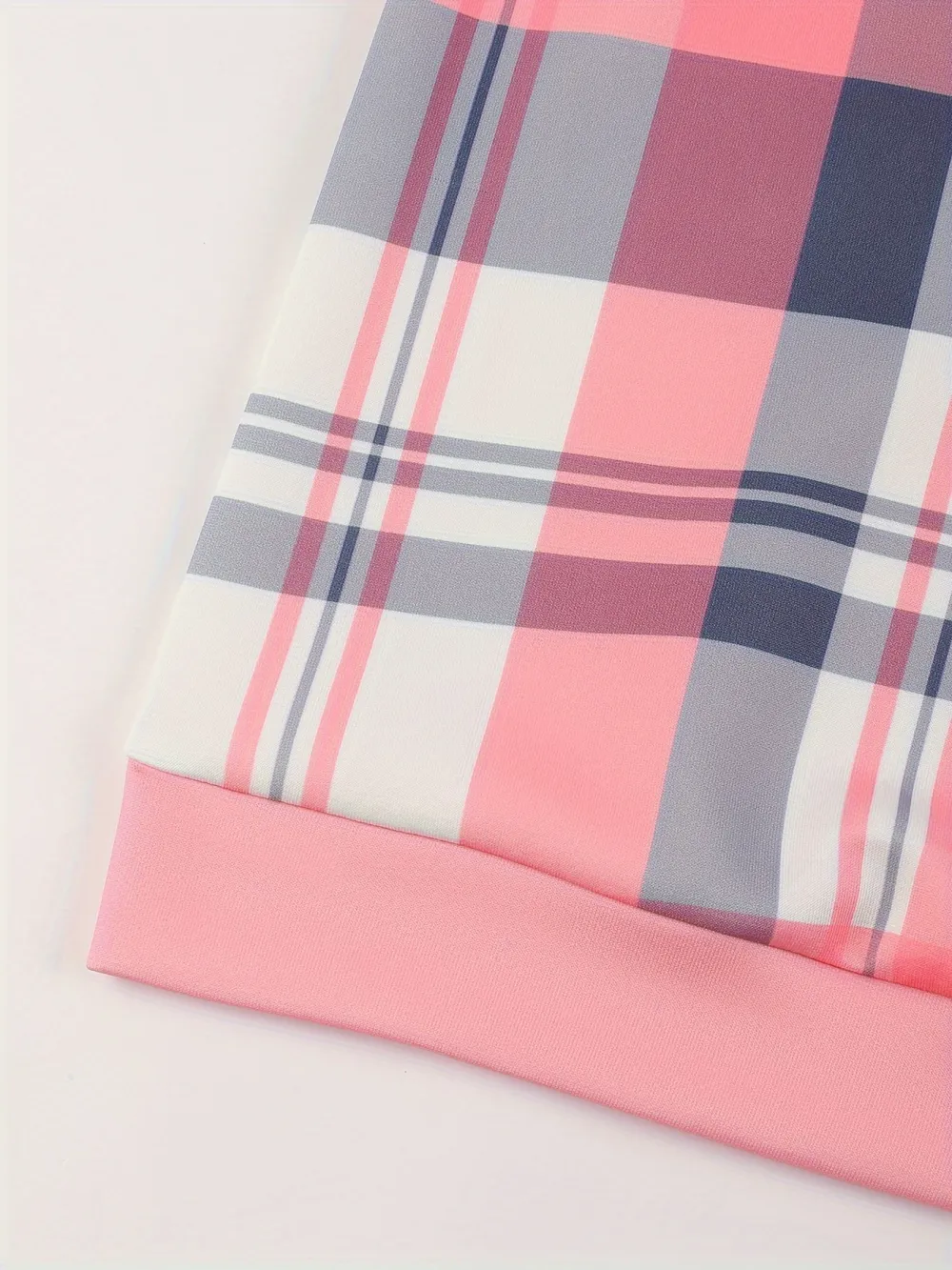 Trendy Plaid Zipper Sweatshirt - Long Sleeve Casual Pullover with Fashionable Zip Detail