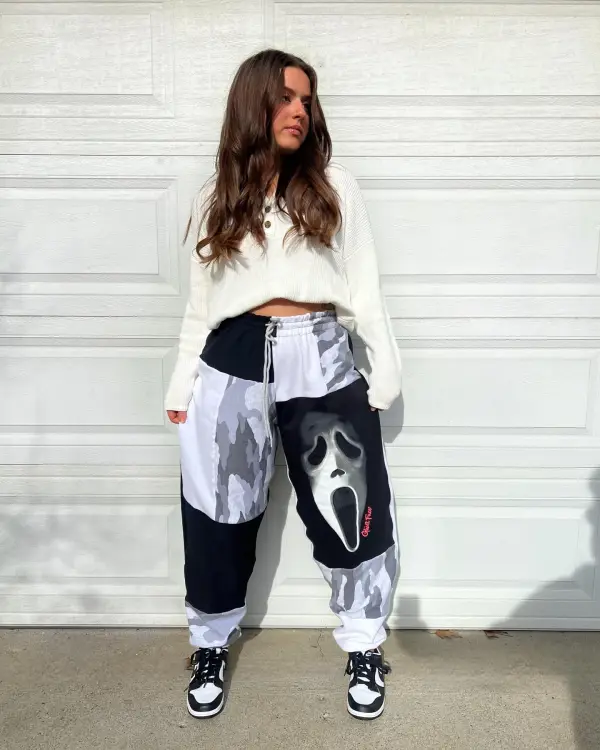 Black sweatpants how perfect and cozy piece for your Halloween day