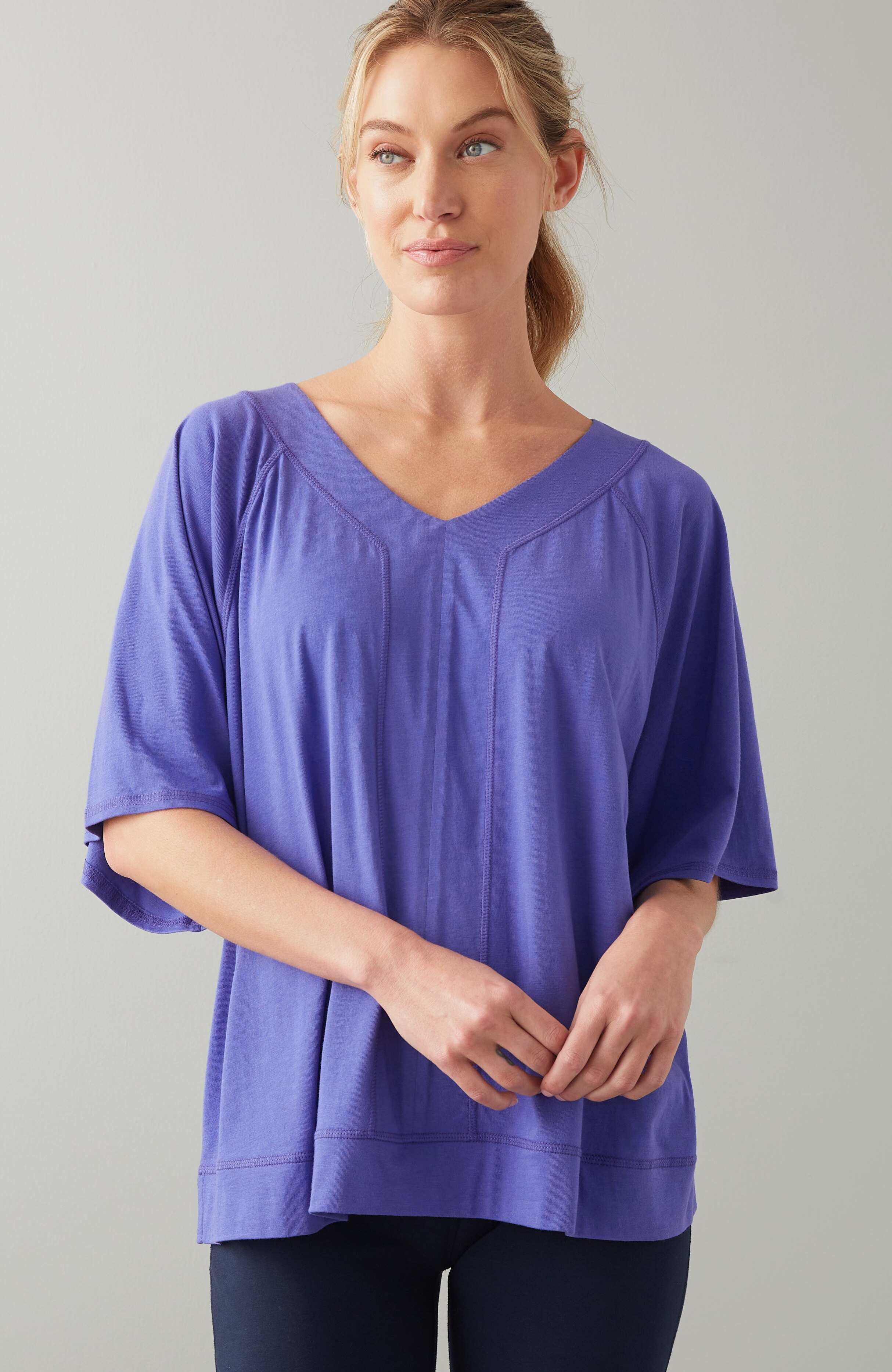 Fit Seamed V-Neck Tee