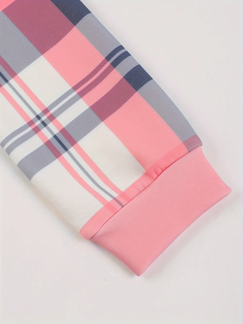 Trendy Plaid Zipper Sweatshirt - Long Sleeve Casual Pullover with Fashionable Zip Detail