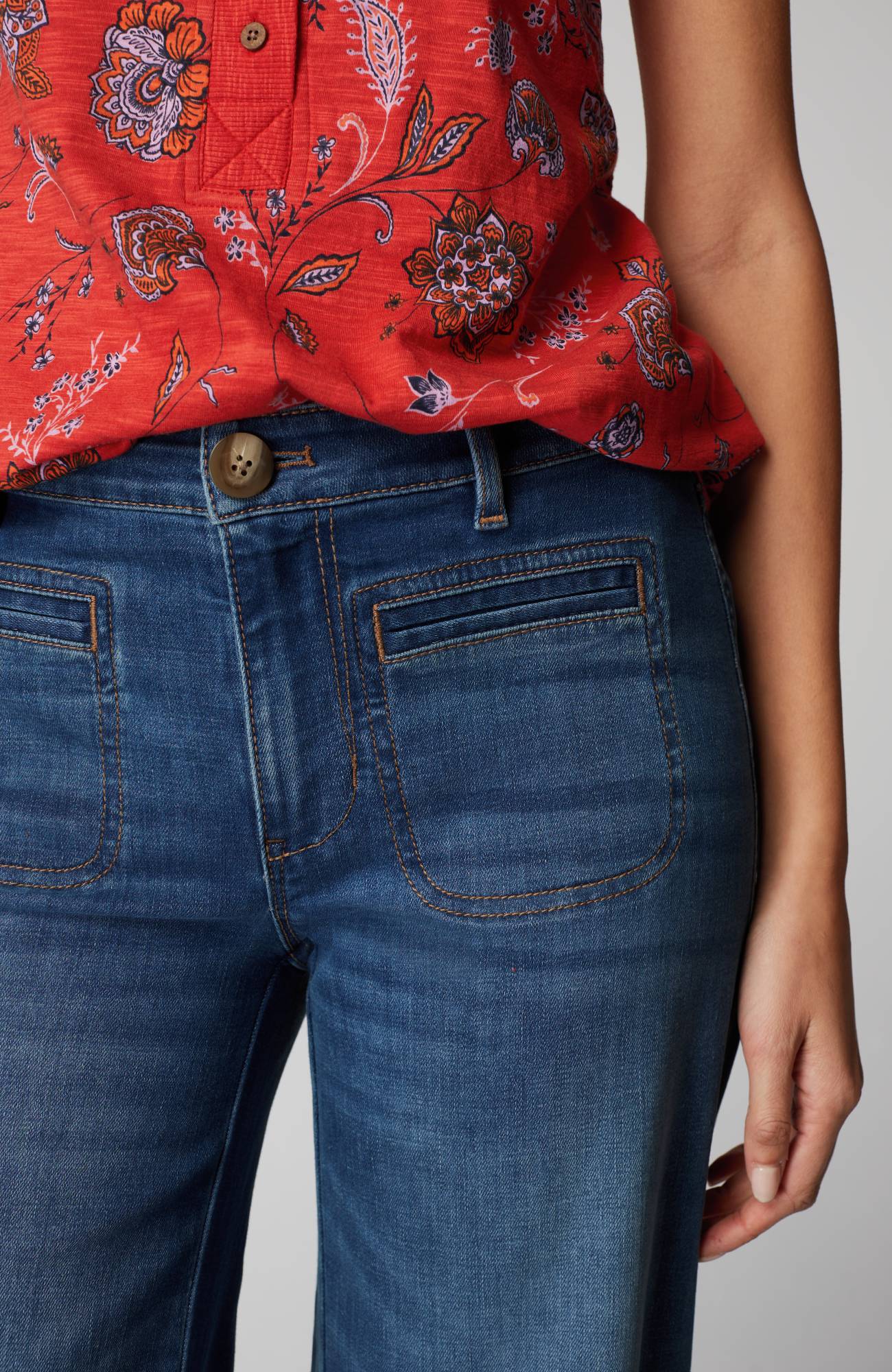 Wide-Leg Welt-Pocket Crops