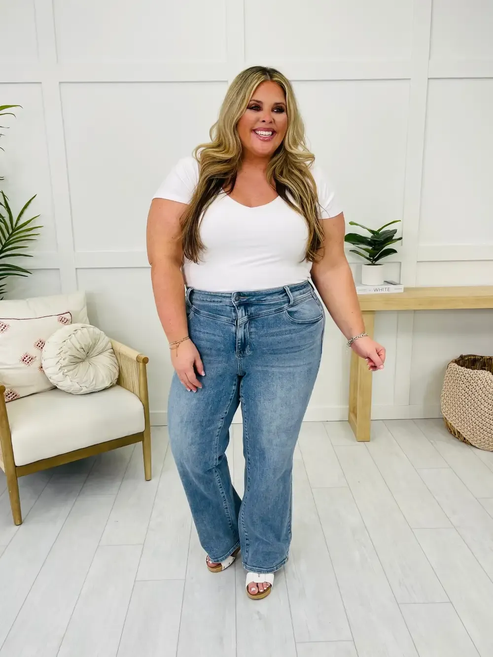 Judy Blue Eyes Wide Open Wide Leg Jeans in Reg/Curvy