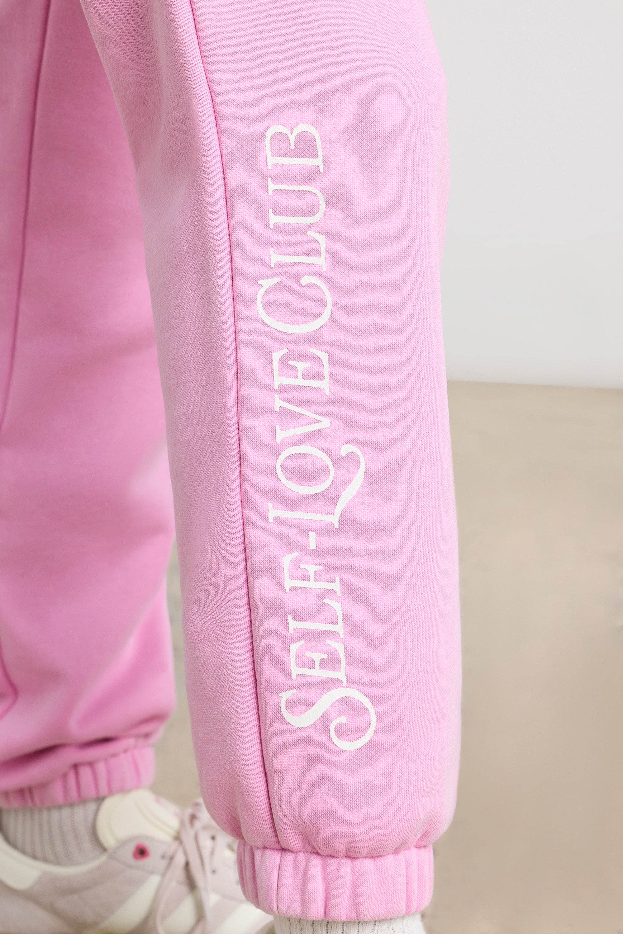 Devotion - Oversized Joggers in Bubblegum Pink