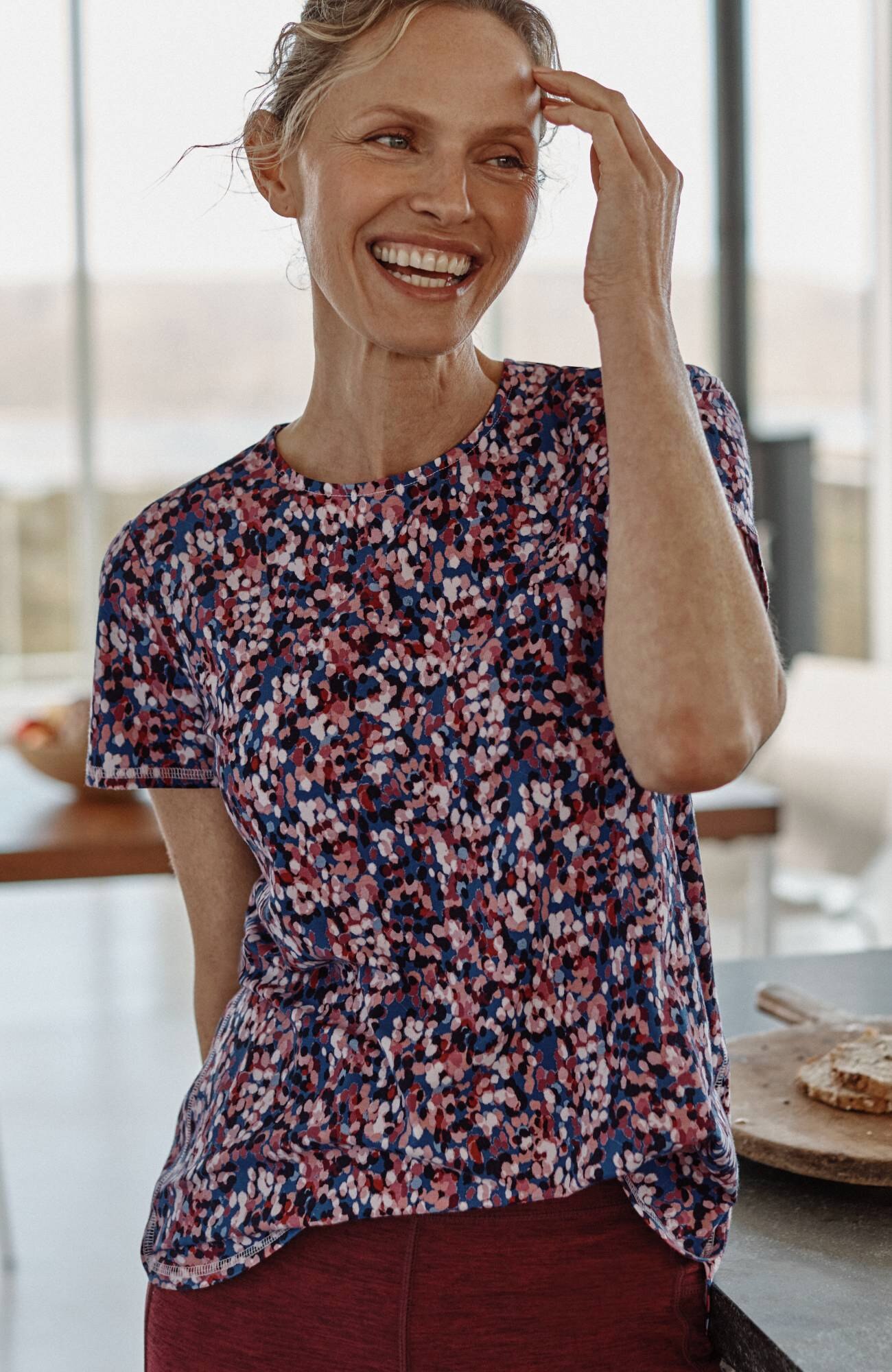 fit progress pima-stretch shirttail tee