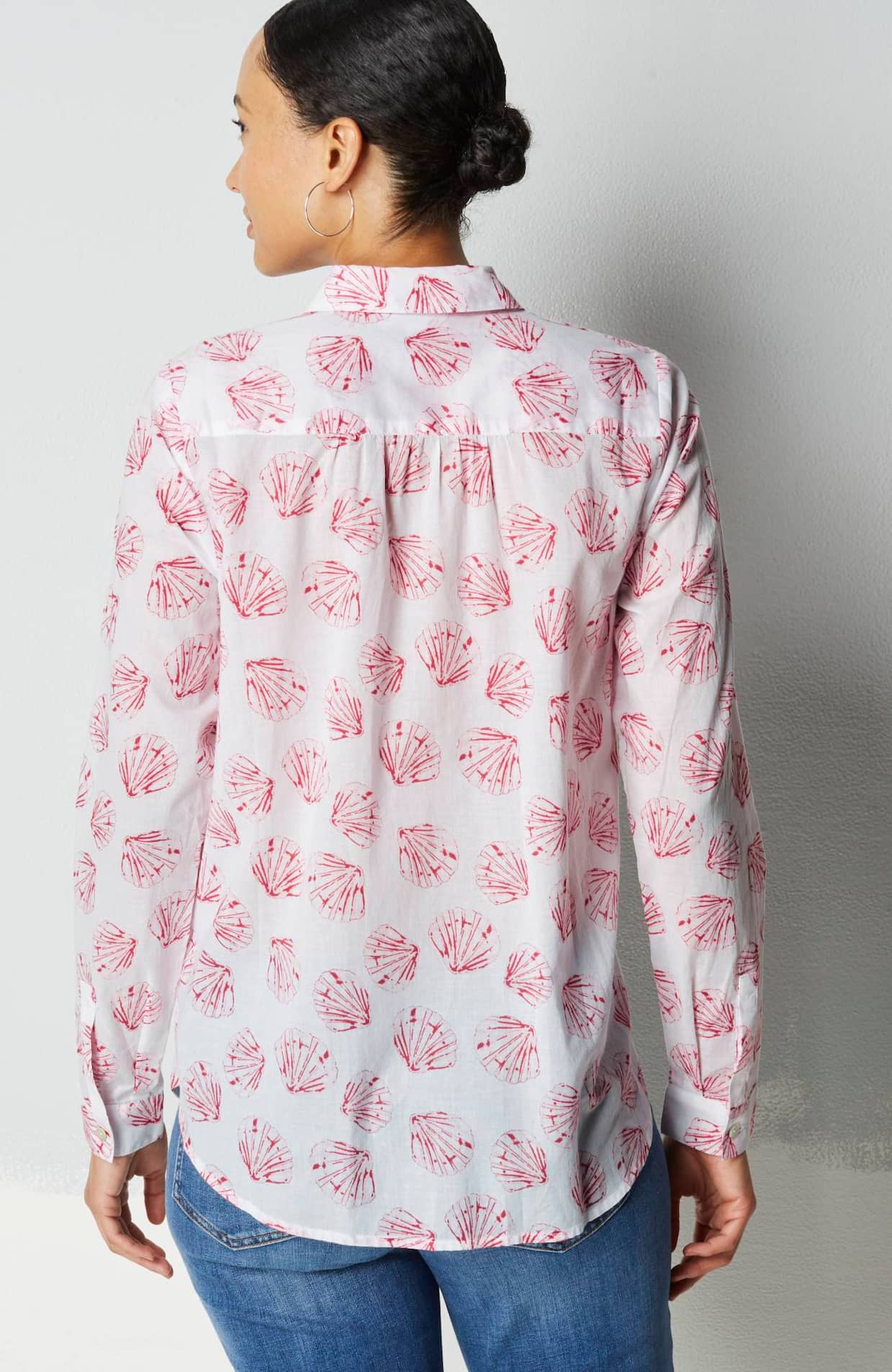 one-pocket shirred-back shirt