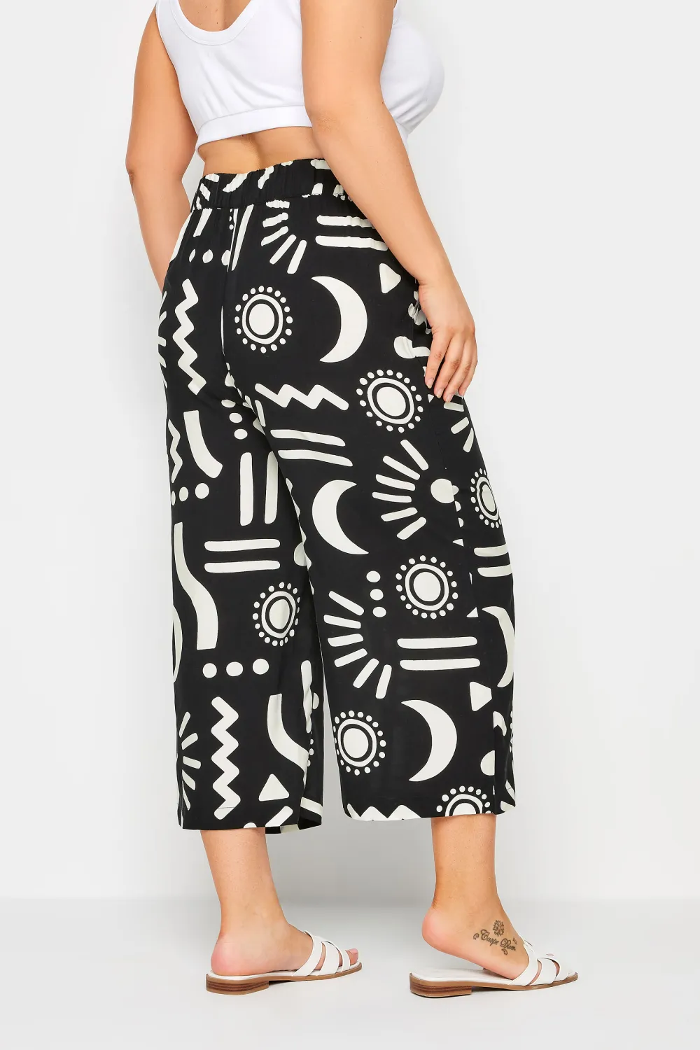 YOURS Curve Green Leaf Print Cropped Trousers