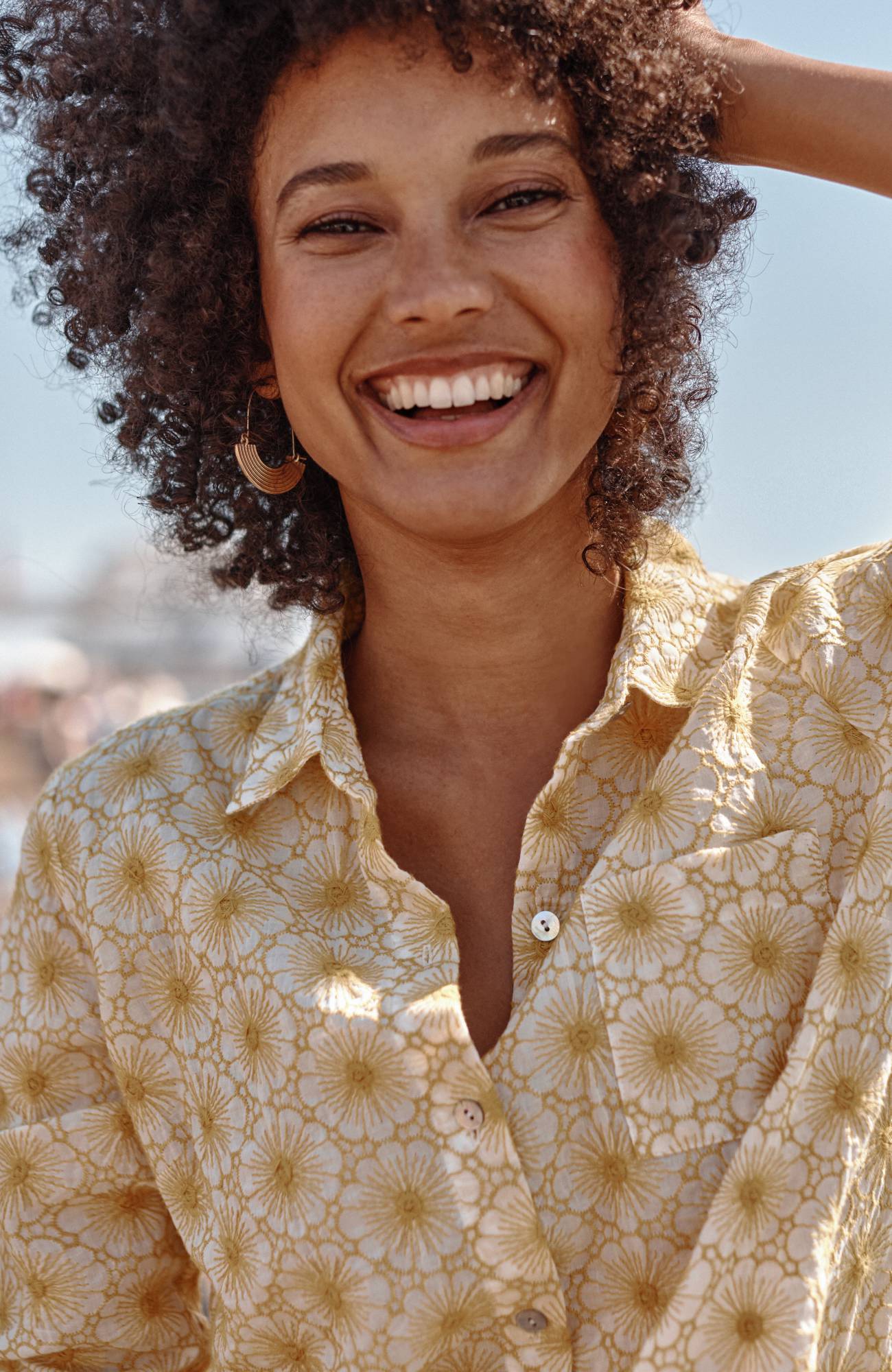 one-pocket shirred-back shirt