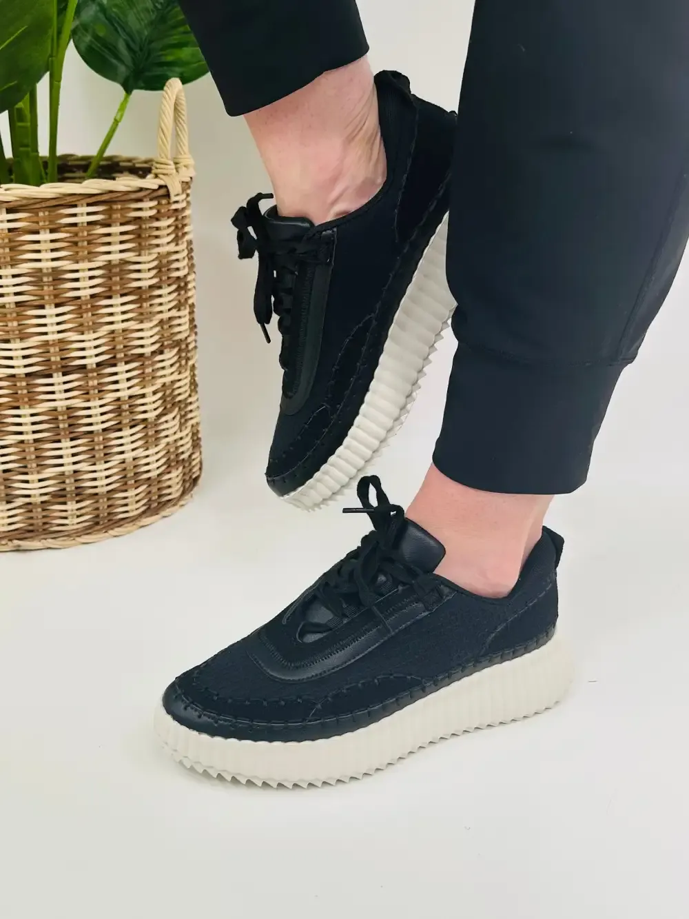 Rise And Stride Sneakers In Black