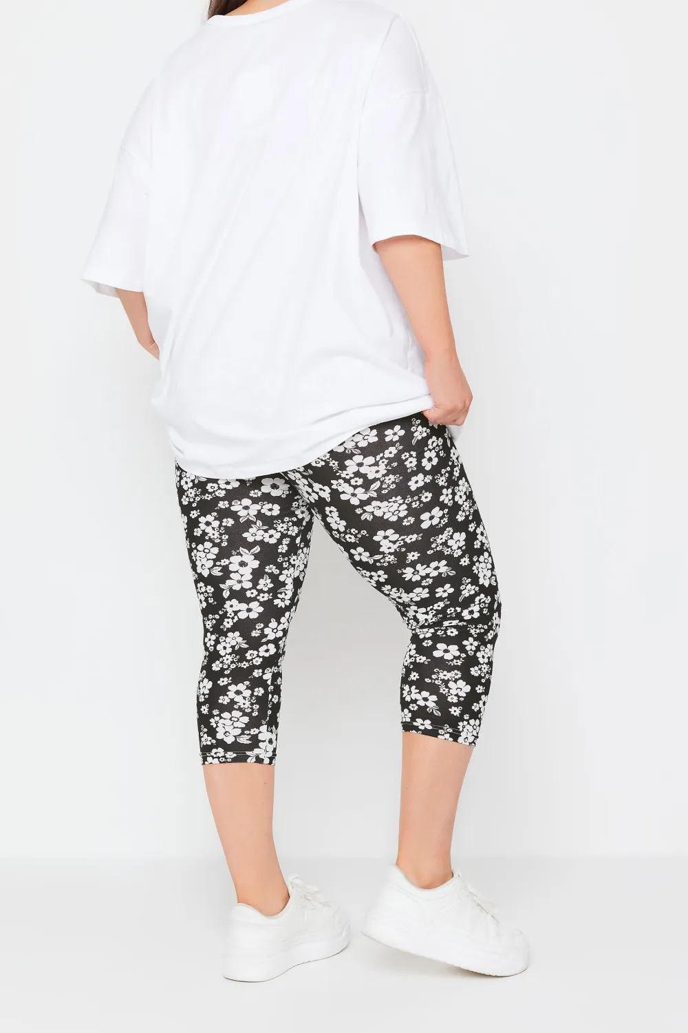 YOURS Curve 2 PACK Black Butterfly Print Cropped Leggings