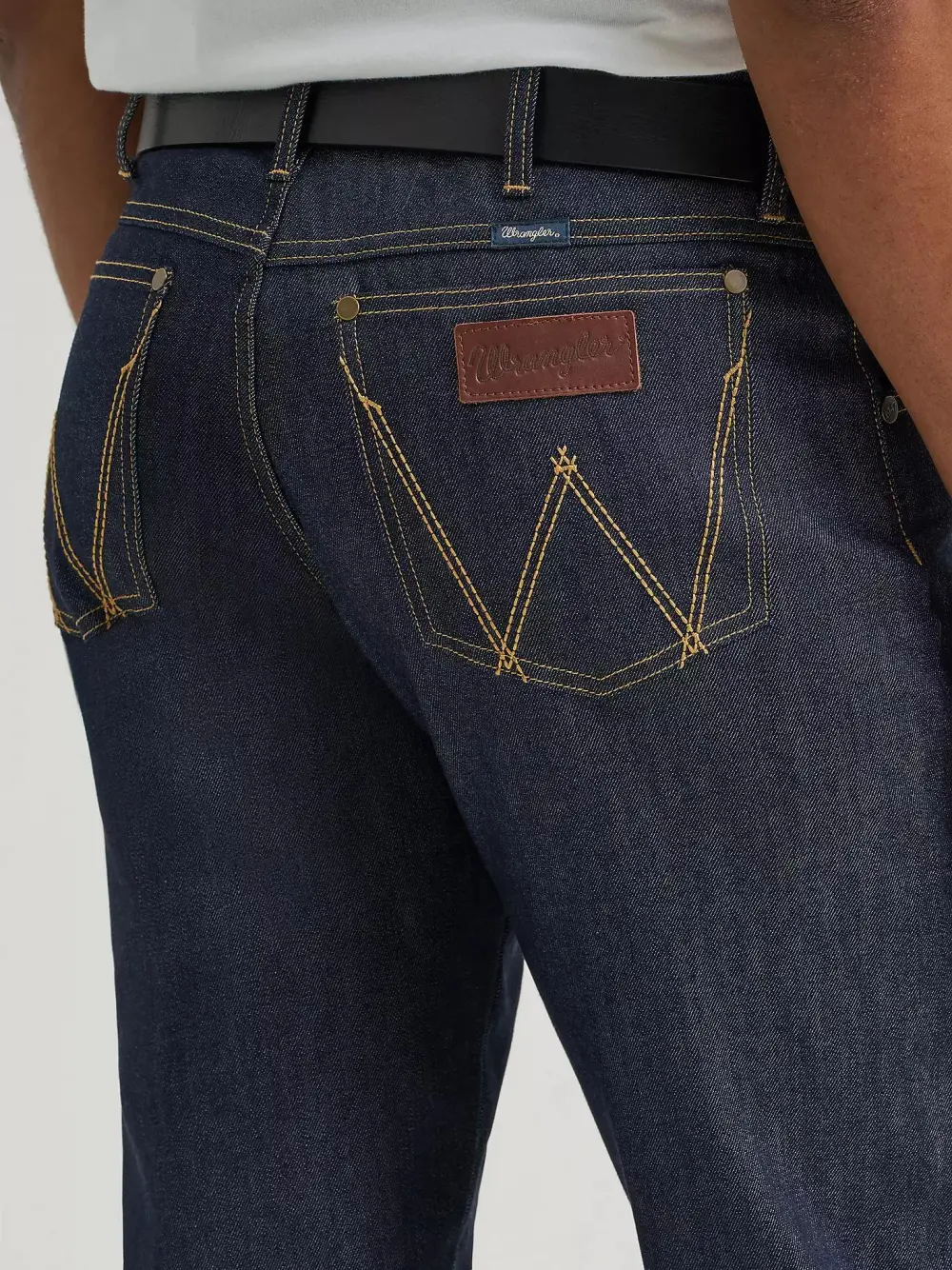 WRANGLER RETRO SLIM FIT STRAIGHT SELVEDGE STRETCH JEAN IN RAW INDIGO