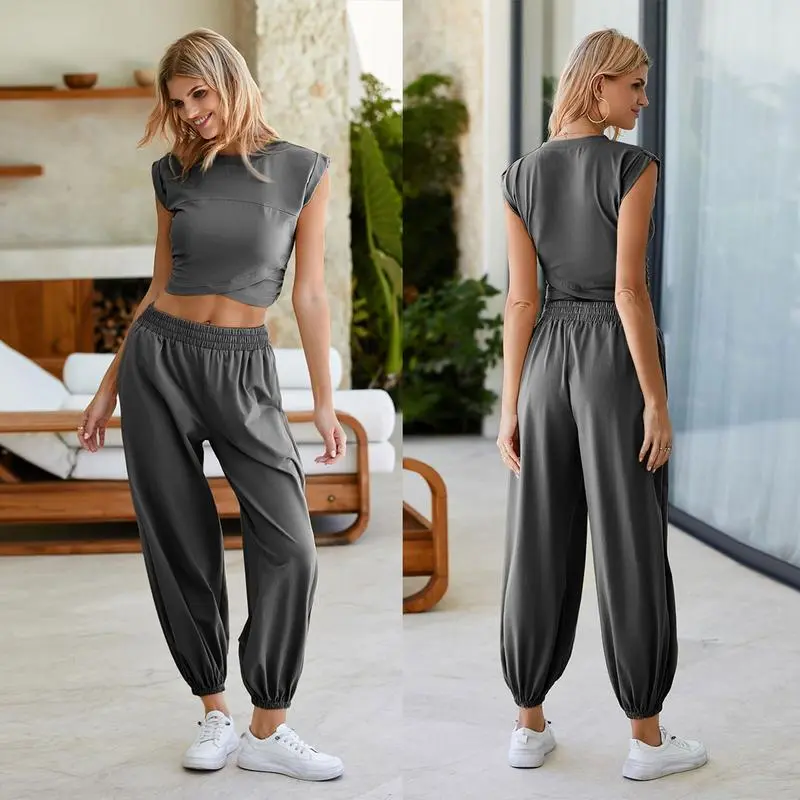Women’s 2-Piece Tracksuit – Crop Top & Jogger Pants with Pockets | Minimalist Sportswear