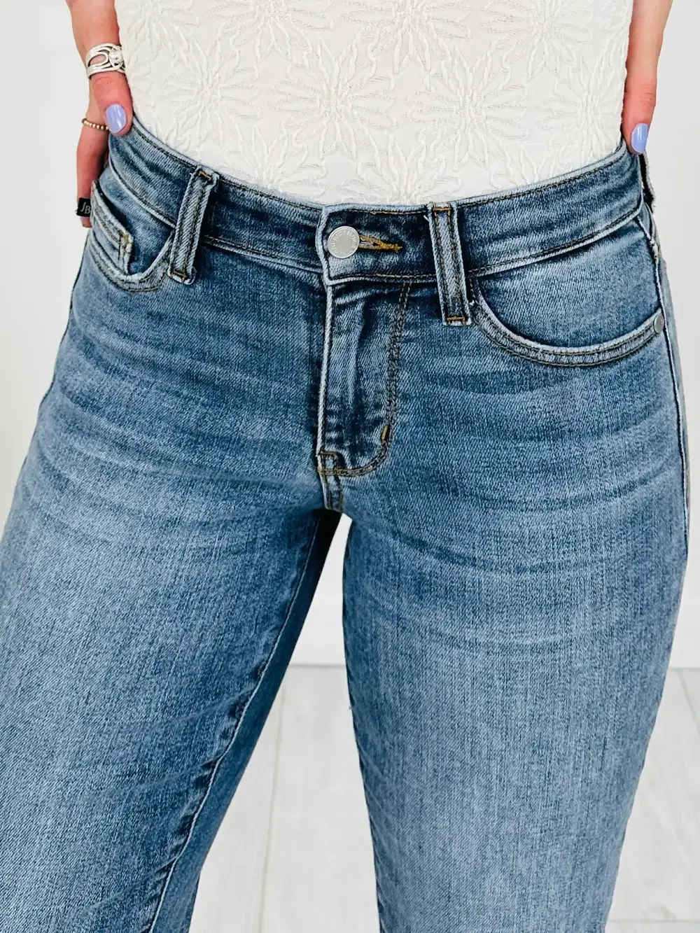 Judy Blue Instant Classic Slim Fit Jeans in Reg/Curvy