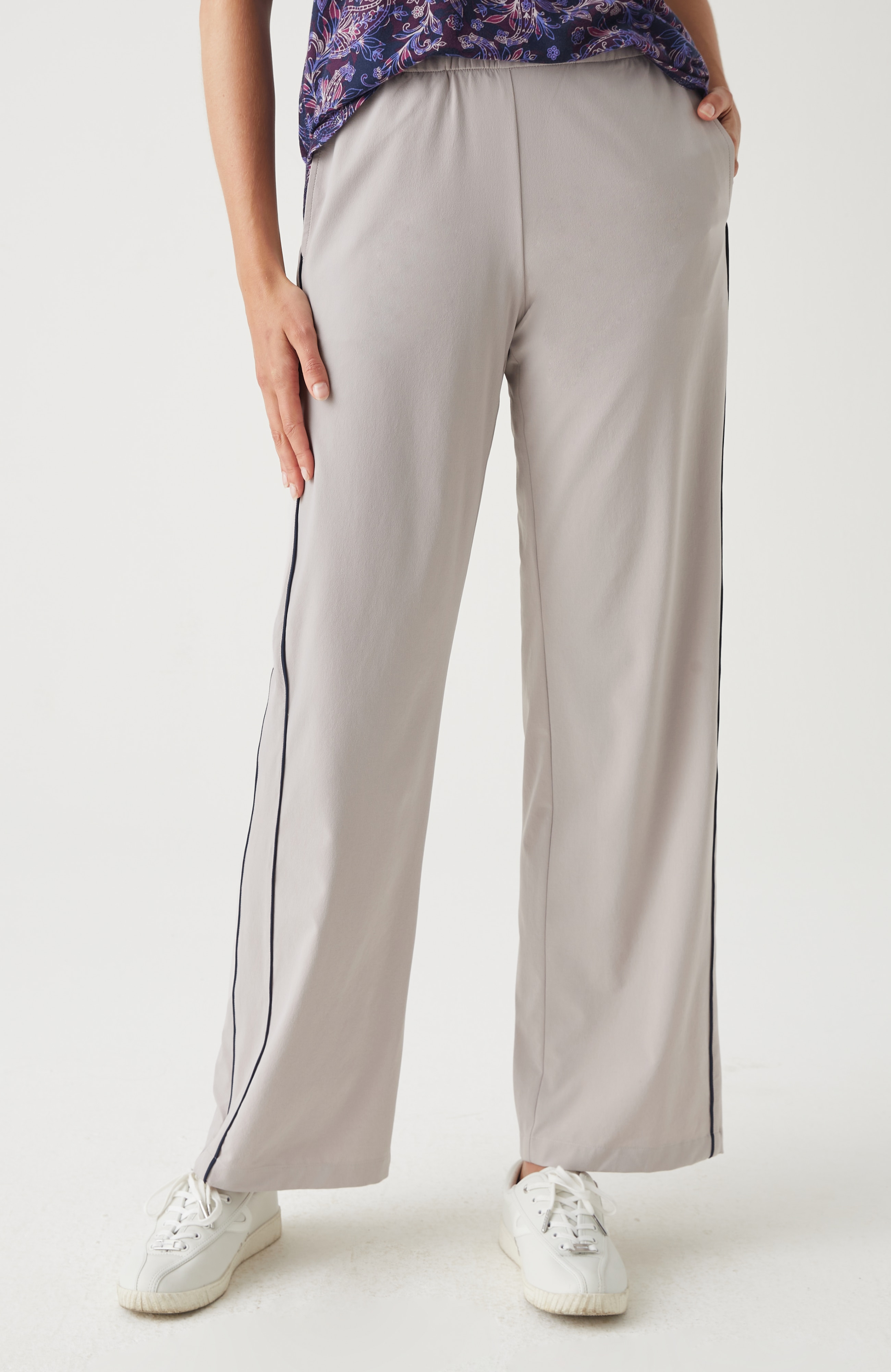Fit On-The-Go Piped Wide-Leg Pants