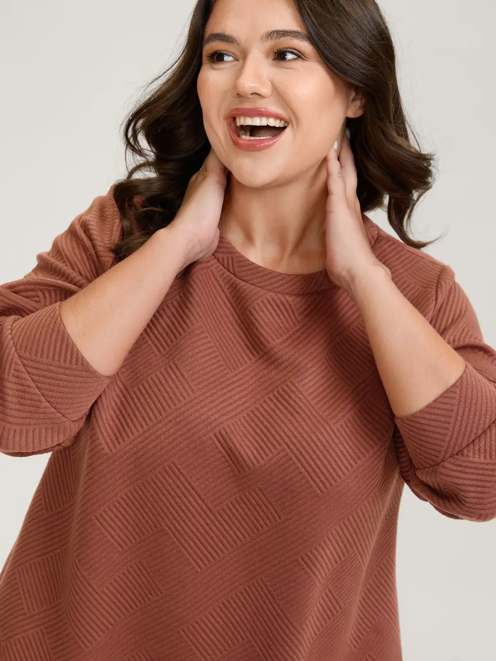 Textured Curvy Hem Round Neck Sweatshirt