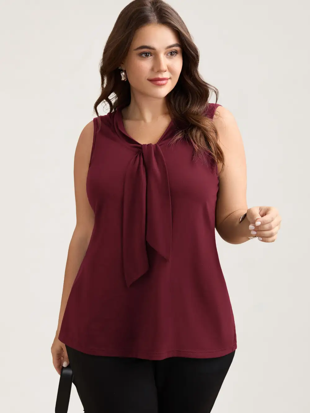 Knotted Neckline Fitted Sleeveless Blouse