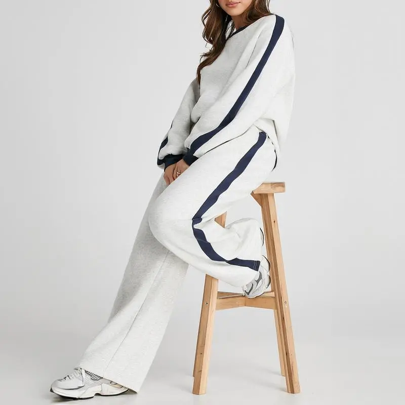 Women's 2-Piece Fleece Lounge Set – Cozy Crewneck Sweatshirt & Straight-Leg Sweatpants.
