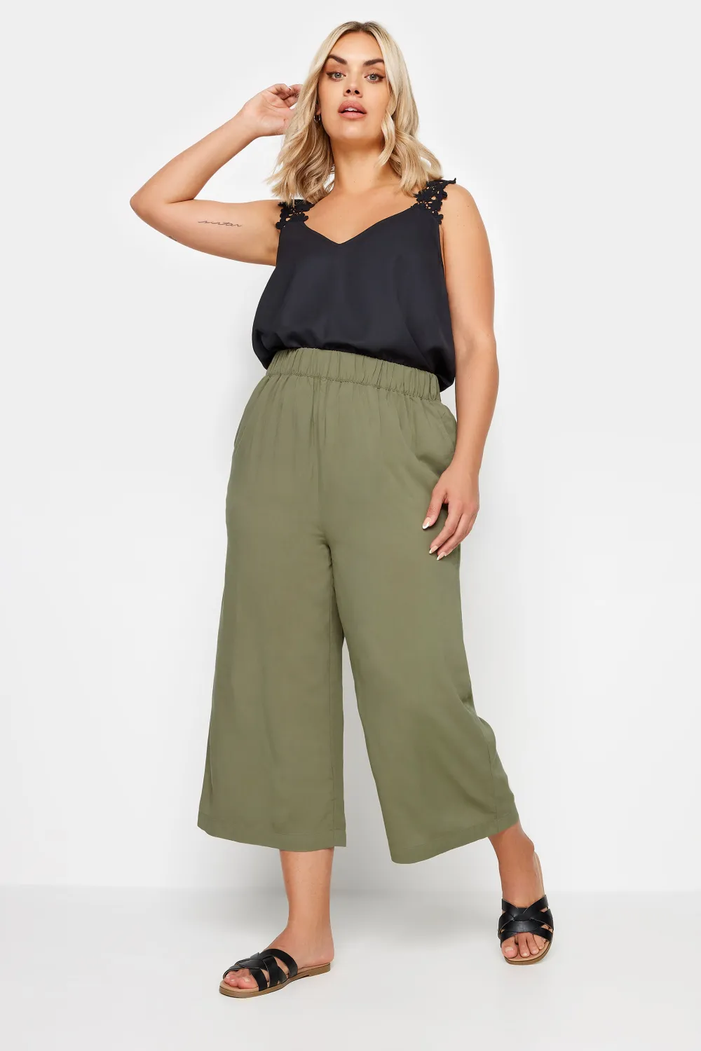 YOURS Curve Green Leaf Print Cropped Trousers