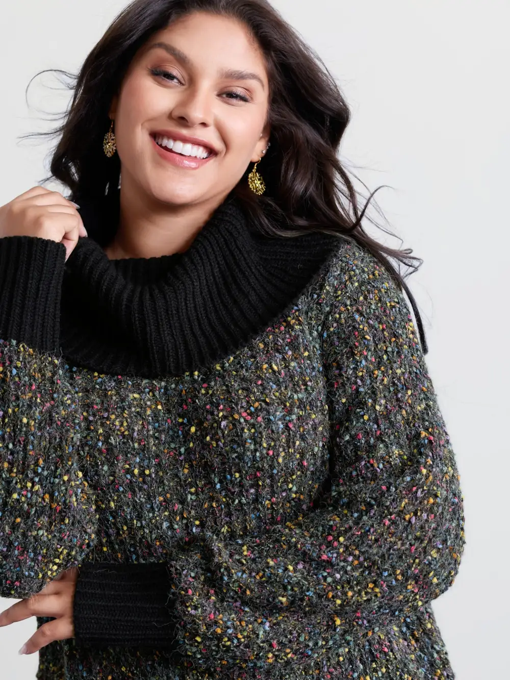 High Turtleneck Grainy Yarn Contrast Pullover