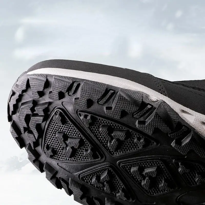 Thickened men's snow boots with plush insulation, anti slip and waterproof women's short sleeved couples' large cotton shoes