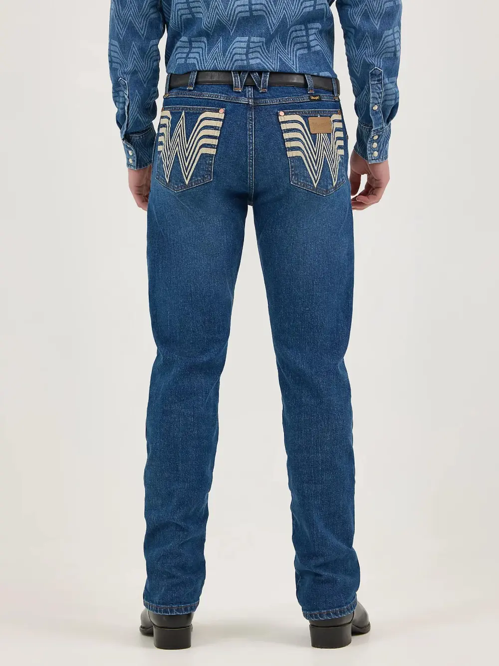 WRANGLER X WHATABURGER SLIM STRAIGHT LEG RETRO JEAN IN RODEO DUST FADE