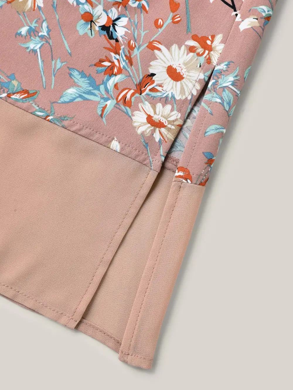 Garden Print Spliced V-Neck Blouse