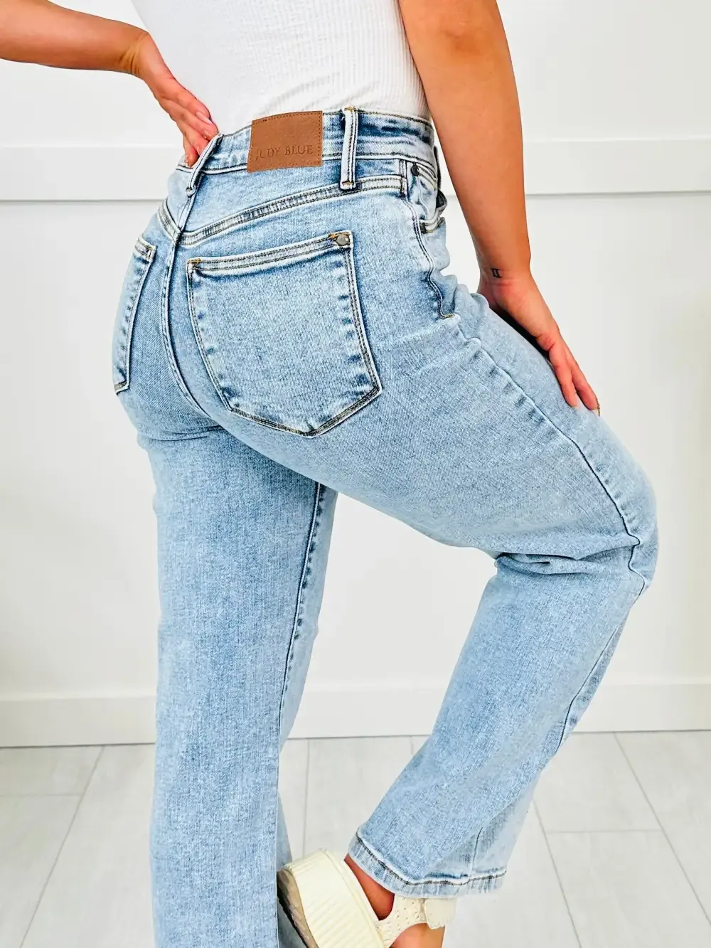 Judy Blue Caught Feelings Straight Fit Jeans
