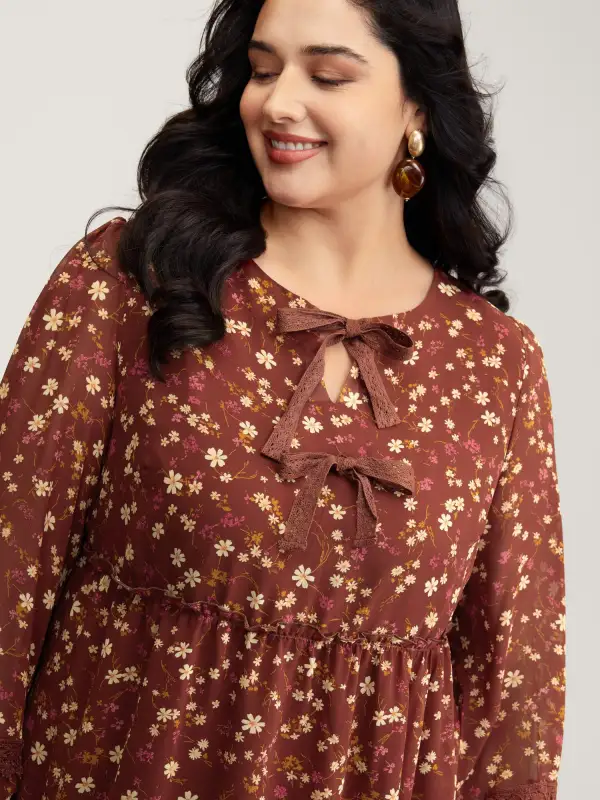 Bowknot Neckline Lace Trim Knee-Length Dress