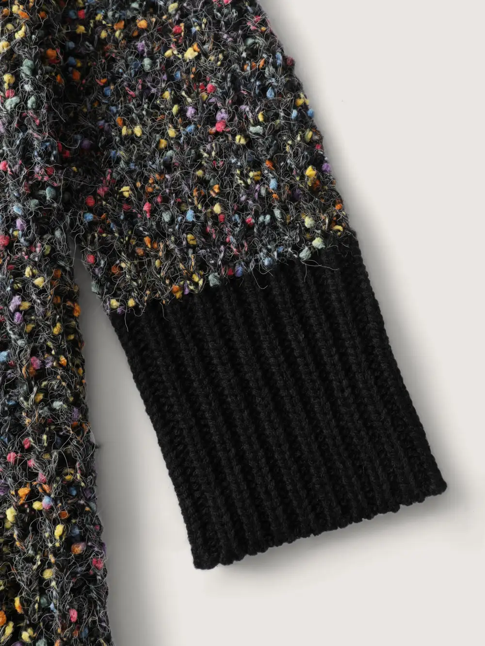 High Turtleneck Grainy Yarn Contrast Pullover