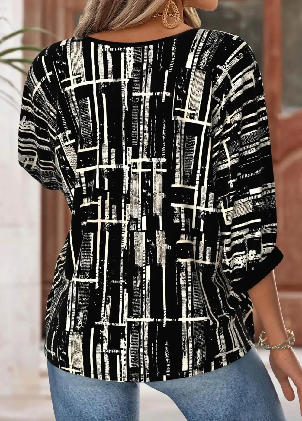 Black Geometric Print 3/4 Sleeve Round Neck Blouse