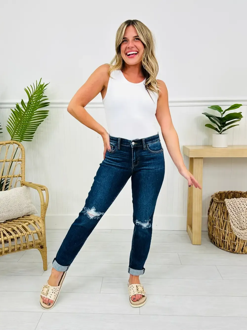 Judy Blue Walk This Way Slim Straight Leg Jeans in Reg/Curvy