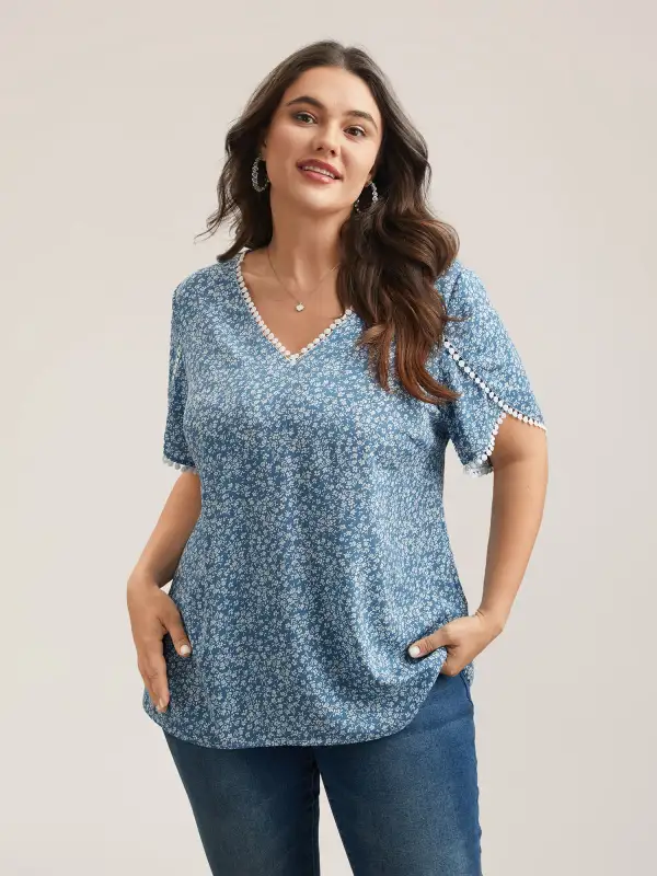 Petal Sleeve Floral Lace Spliced Shirt